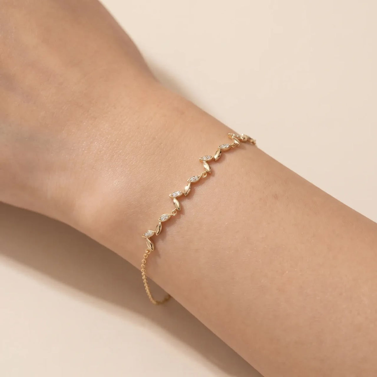 Sparkling Leaf Vine Bracelet – 925 Sterling Silver, Gold Plated
