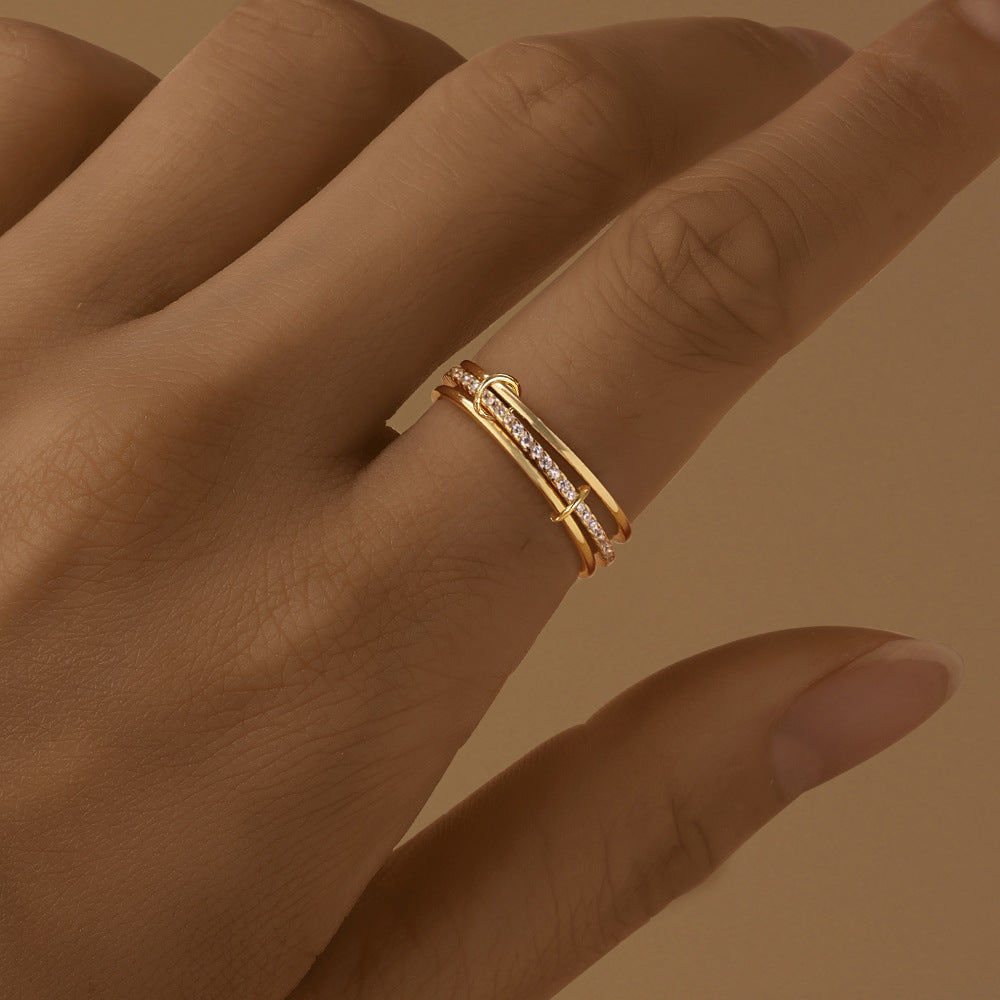 Aurelia Interlocking Triple Layer Rolling Ring ( Size 7 ) - Close Up | Presentopia