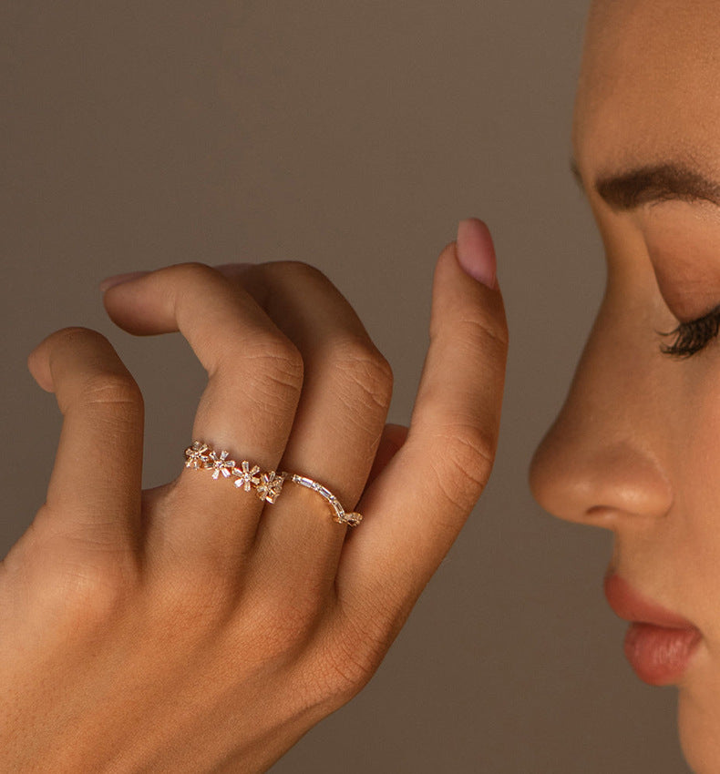 Baguette Chevron Ring – 925 Sterling Silver, Gold Plated - Photo 7 | Pinky Promise