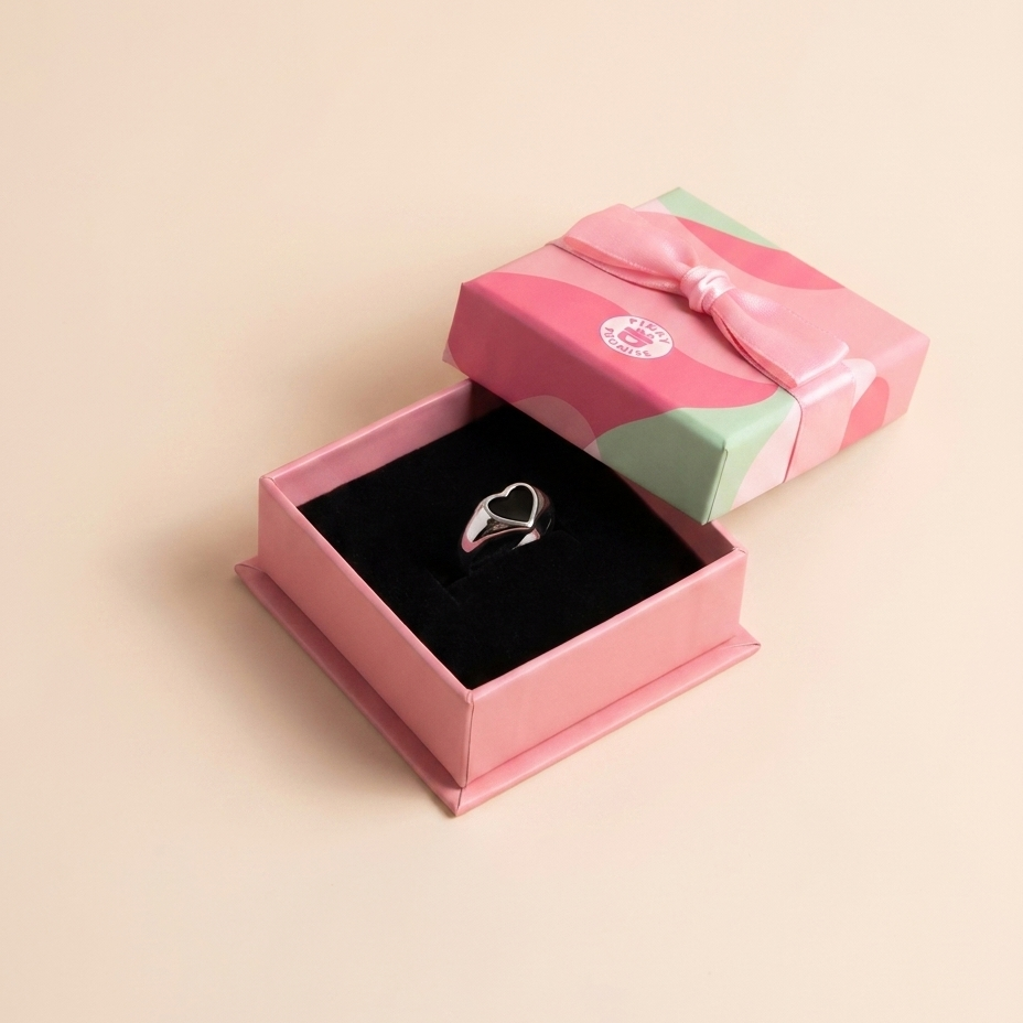Black Heart Signet Adjustable Ring - 925 Sterling Silver - Close Up | Pinky Promise