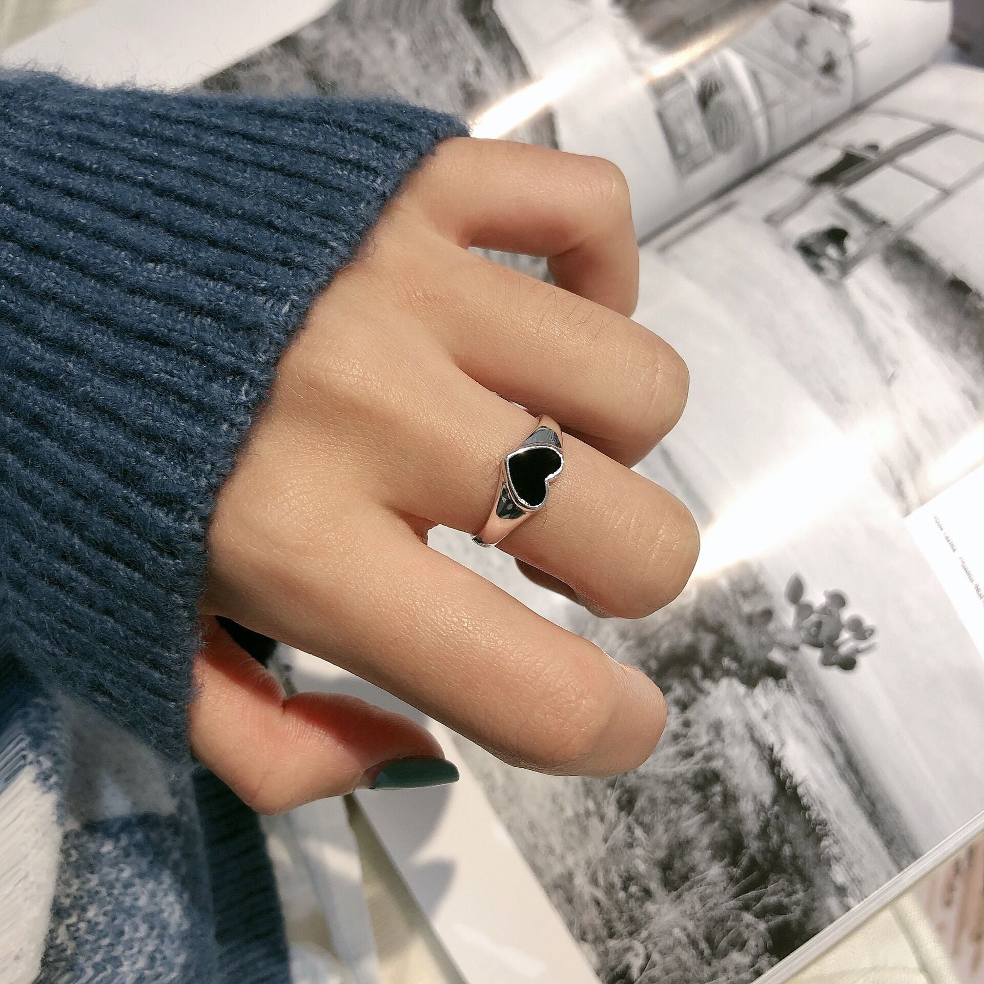 Black Heart Signet Adjustable Ring - 925 Sterling Silver - Photo 9 | Pinky Promise