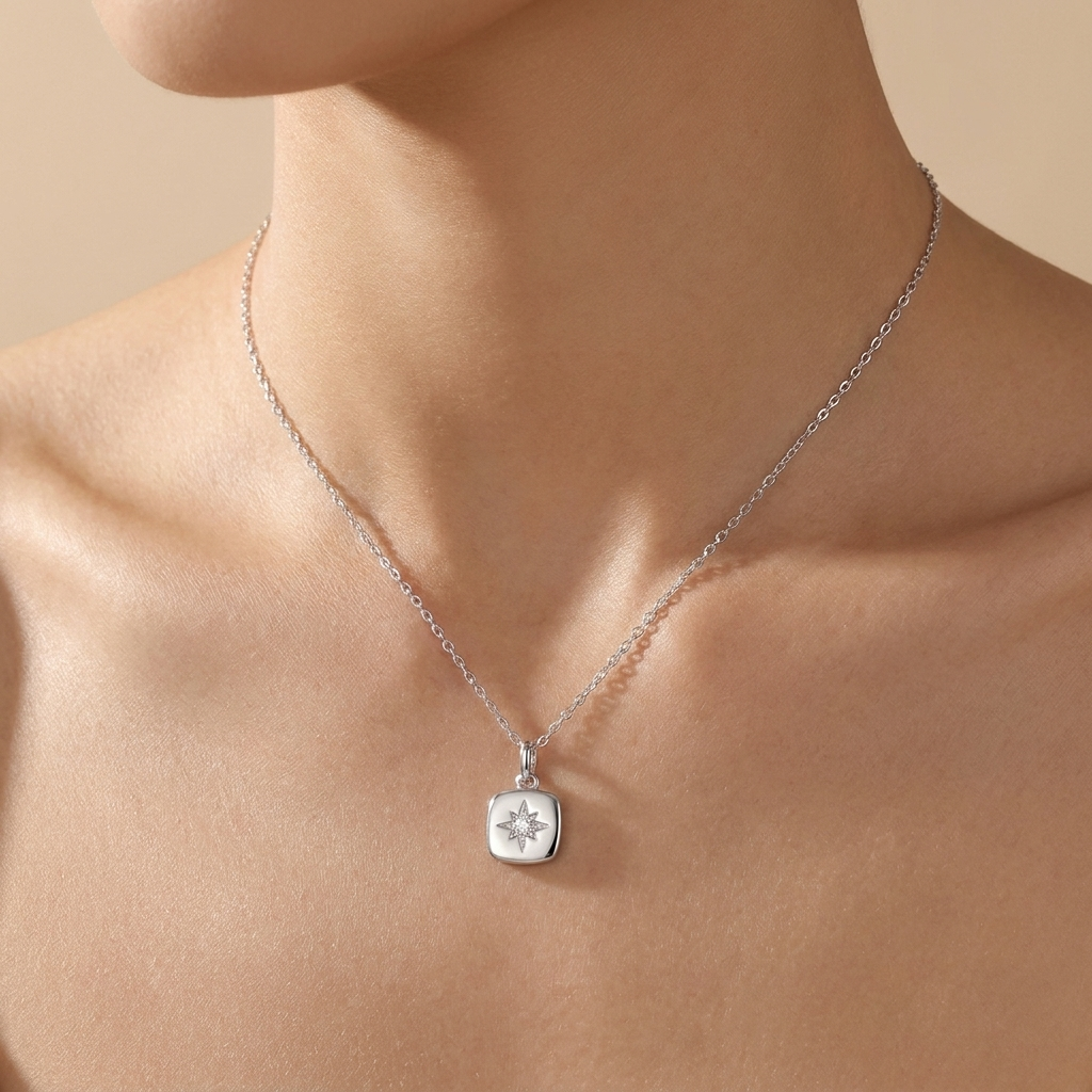 Starburst Compass Pendant Necklace - Gold Plated 925 Sterling Silver - Close Up | Pinky Promise